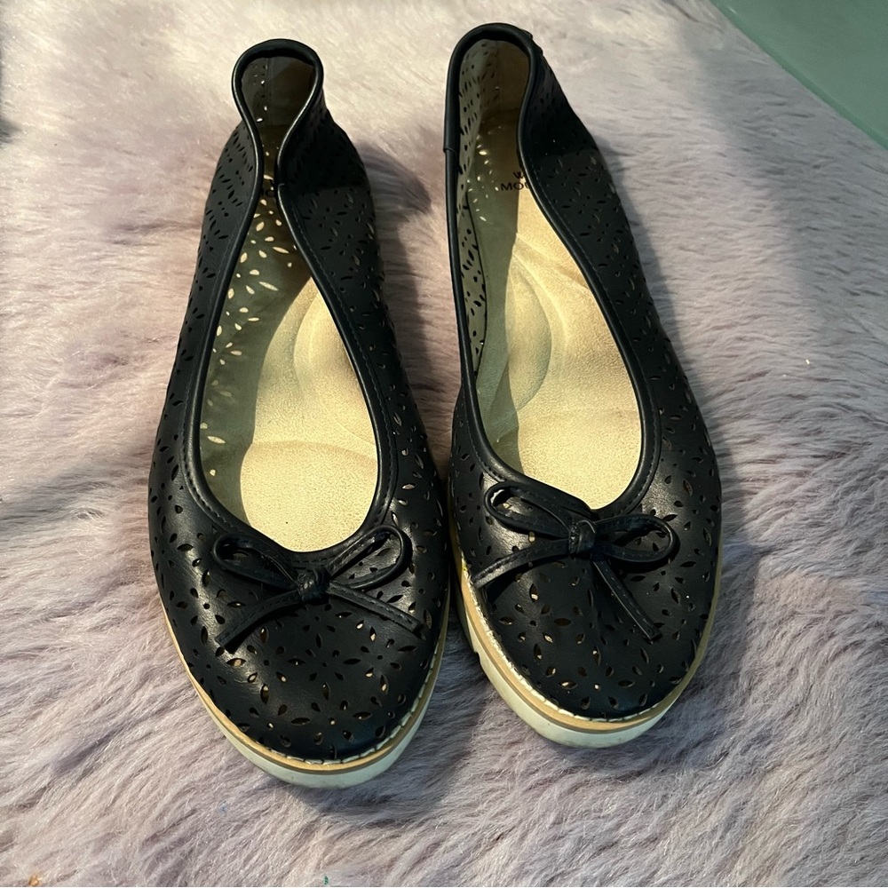 White Mountain Black Women's Flats-gently used